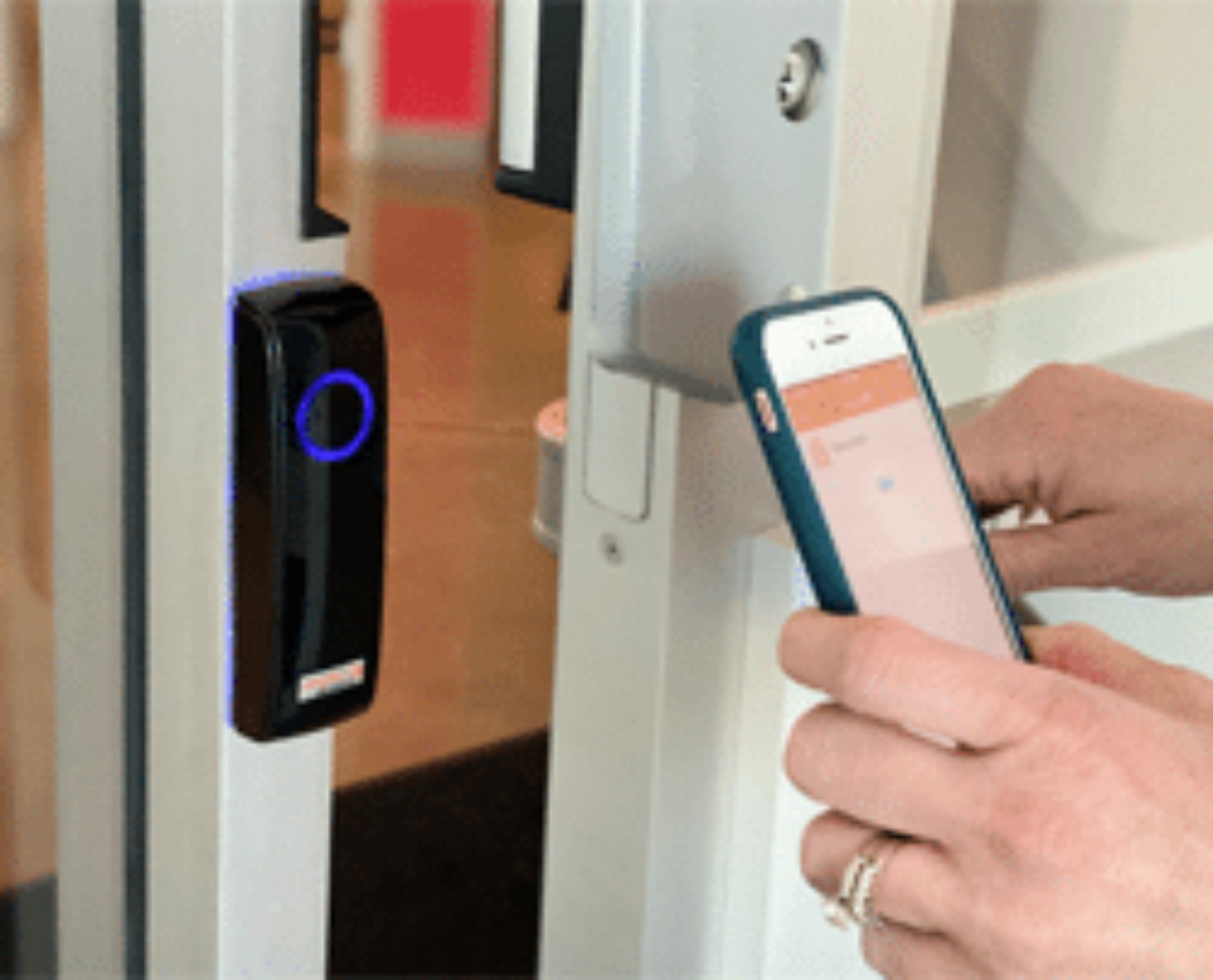 Control de acceso por tarjeta y celular en Mexicali